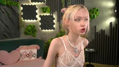 Liza online show from May 7, 1:18 pm