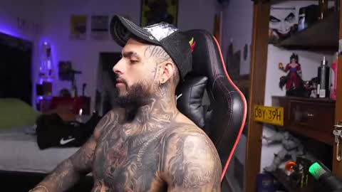 logan_hugh8 online show from April 24, 12:56 am