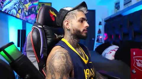 logan_hugh8 online show from February 17, 11:04 pm