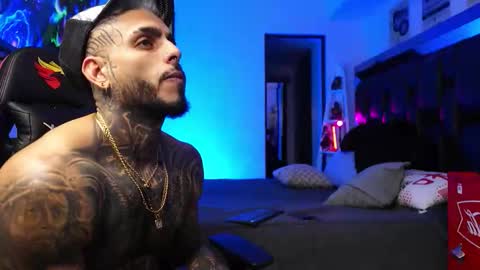 logan_hugh8 online show from January 17, 6:01 am