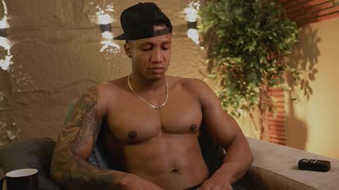 logan_varela online show from November 11, 3:25 pm