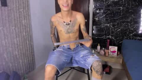 logan_wollff online show from April 7, 8:00 pm