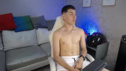 Loganfoster  online show from December 18, 8:59 pm