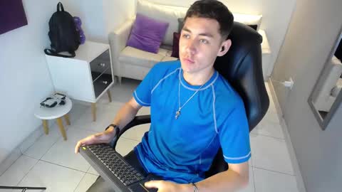 Loganfoster  online show from January 18, 8:51 pm