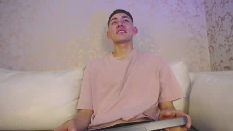 Loganfoster  online show from December 3, 8:42 pm