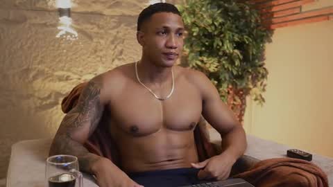 loganvarela online show from October 28, 6:42 pm