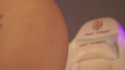 LoisVacation time  online show from October 18, 8:02 pm