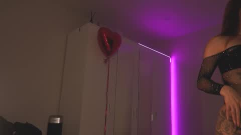 LoisVacation time  online show from October 12, 8:32 pm