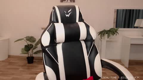  Lola  online show from October 8, 10:21 am