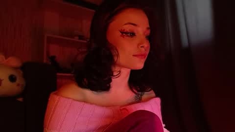 lola online show from April 1, 8:26 am