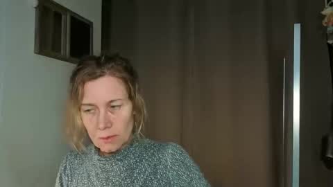 lola_belgium online show from April 4, 3:30 pm