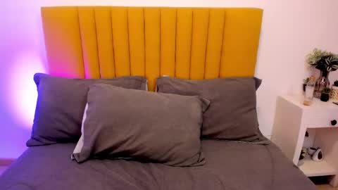 lola_blue7 online show from September 18, 10:03 pm