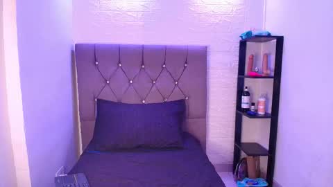 LOLA online show from February 4, 7:40 pm