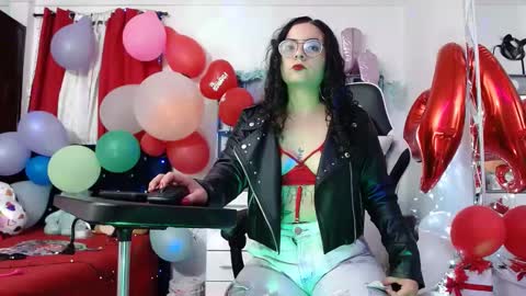 lola_fiery online show from February 13, 4:11 am