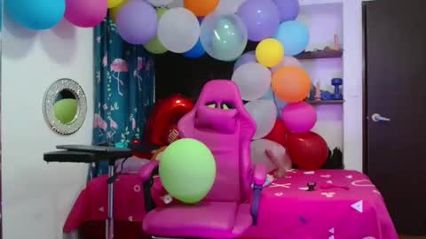 lola_fiery online show from September 16, 10:46 pm