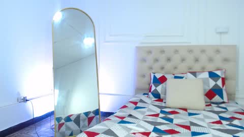 lola red online show from December 18, 10:54 am