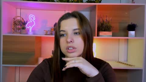 Lola online show from November 11, 7:05 pm