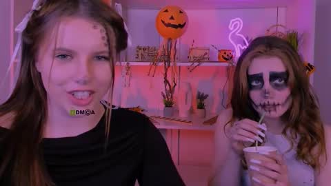 Lola online show from October 31, 8:53 pm