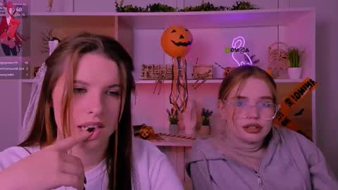 Lola online show from November 1, 9:14 pm