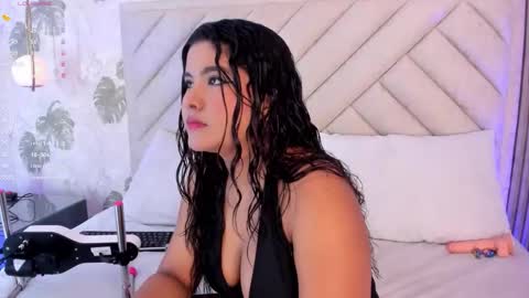 Lolaa  online show from March 23, 9:09 pm