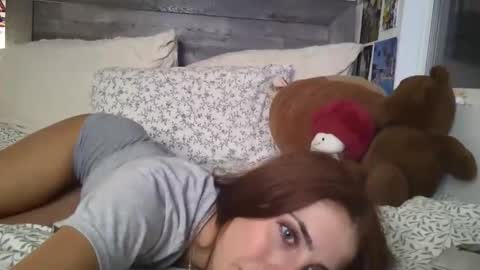 Snapshot of lolaandkenny chatting on October 28, 5:19 am lolaandkenny online show from October 28, 5:19 am