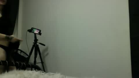 LolaAndTheGun online show from February 5, 4:05 am