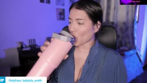 lolaasmith_21 online show from December 13, 8:47 pm