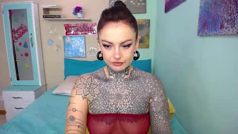Snapshot of lolabrouse__ chatting on December 23, 7:20 pm Lola online show from December 23, 7:20 pm