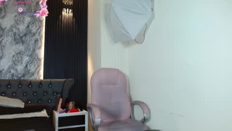 lolagolden1 online show from April 14, 11:35 am