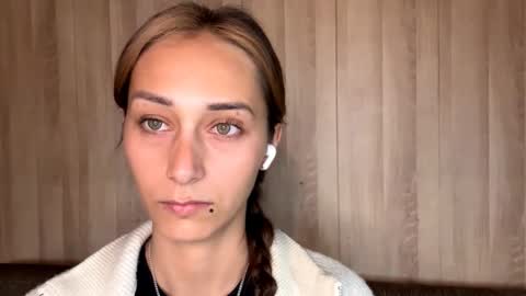 Mia online show from September 23, 7:35 am
