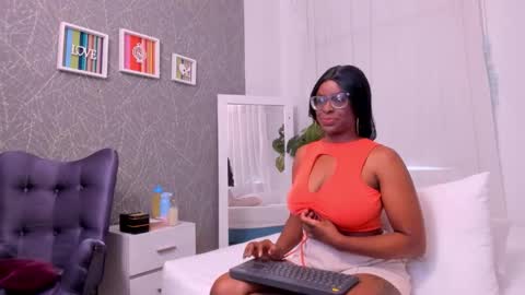 lola online show from September 25, 12:45 pm