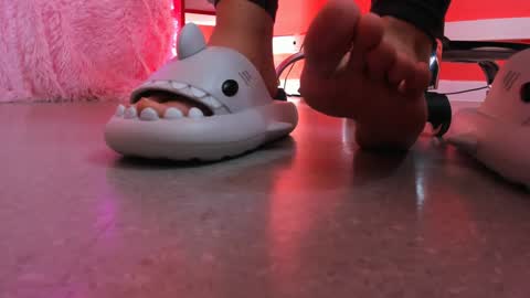 lolalemona online show from December 18, 6:25 pm