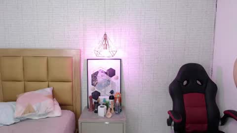 LOLA online show from February 21, 9:34 am