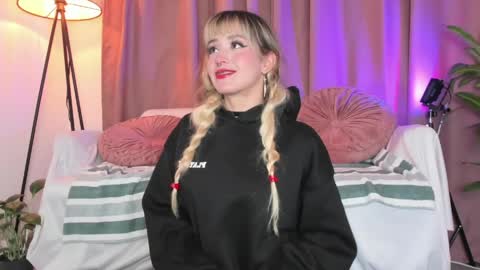 Lolly  online show from June 5, 2:40 am