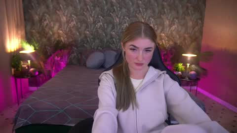 Loli online show from May 12, 12:47 pm