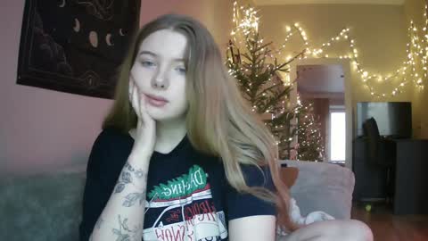 Snapshot of lollylol11 chatting on January 9, 1:45 pm Lilly online show from January 9, 1:45 pm