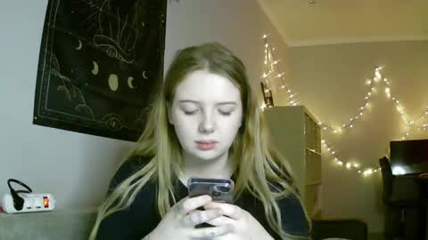 Snapshot of lollylol11 chatting on January 16, 9:30 pm Lilly online show from January 16, 9:30 pm