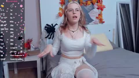 Lona online show from October 14, 7:06 pm