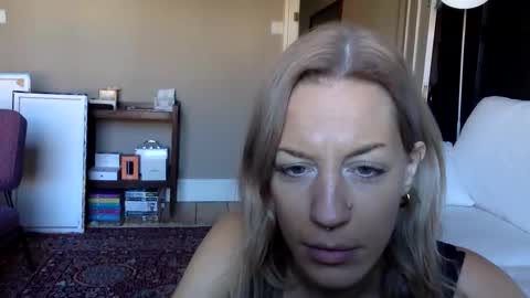 Em online show from December 2, 12:58 pm