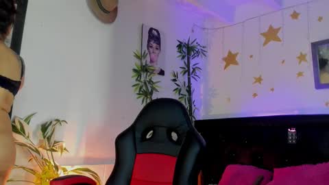 Jennifer  online show from February 19, 6:40 pm