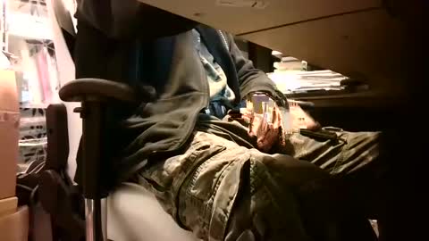 Snapshot of lonelypumabreizh chatting on February 28, 5:59 am Pumabreizh online show from February 28, 5:59 am