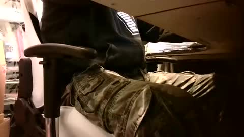 Snapshot of lonelypumabreizh chatting on January 31, 5:30 am Pumabreizh online show from January 31, 5:30 am