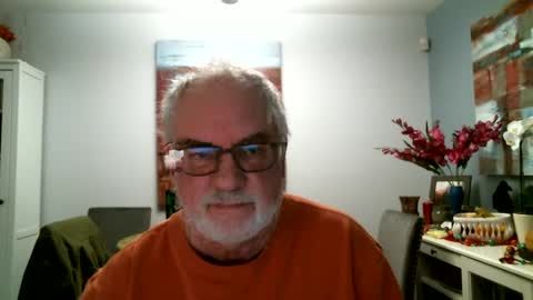 Snapshot of loop102 chatting on January 5, 10:50 pm loop102 online show from January 5, 10:50 pm