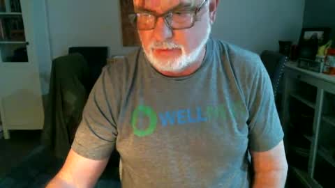 Snapshot of loop102 chatting on September 21, 3:21 am loop102 online show from September 21, 3:21 am