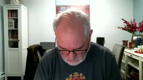 Snapshot of loop102 chatting on February 25, 3:52 am loop102 online show from February 25, 3:52 am