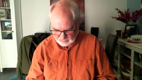 Snapshot of loop102 chatting on February 26, 2:08 am loop102 online show from February 26, 2:08 am