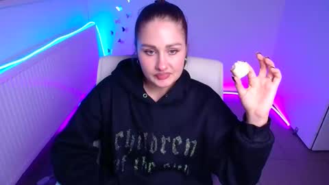 Lora online show from October 21, 11:37 am