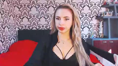 Queen LoraSinClare online show from October 2, 8:02 am