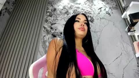 Doll Queen online show from January 5, 6:00 pm