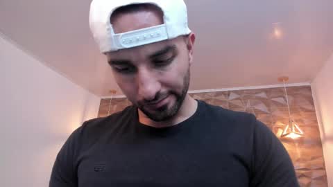  L O R E N Z O  Thumbs Up help  online show from February 26, 5:21 pm